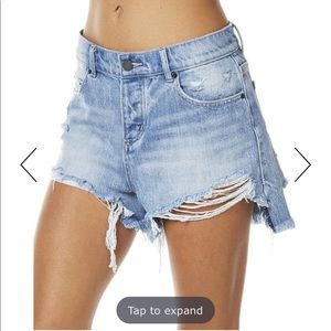 The fifth label shorts